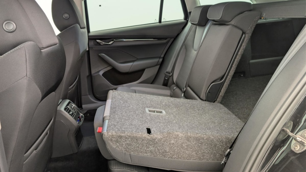 SKODA Octavia Combi 2.0 TDI 116 ch DSG7 Ambition - ref: 1-378475 - Photo 12