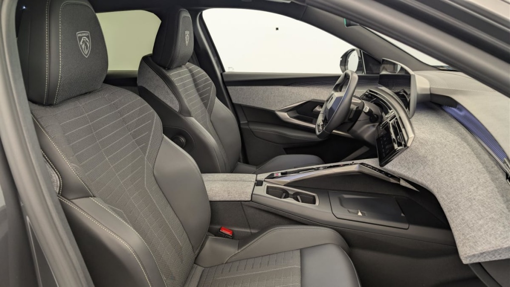 PEUGEOT 3008 Hybrid 145 e-DCS6 GT - ref: 1-378478 - Photo 9