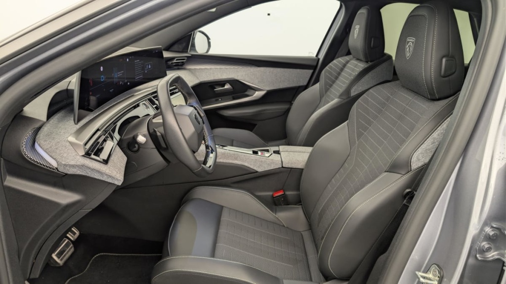 PEUGEOT 3008 Hybrid 145 e-DCS6 GT - ref: 1-378489 - Photo 16