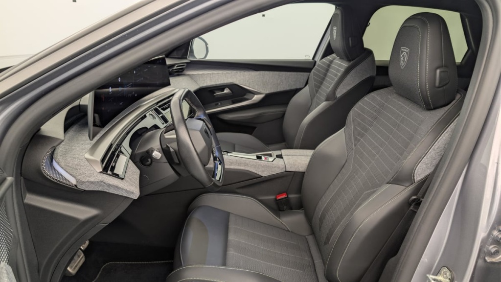 PEUGEOT 3008 Hybrid 145 e-DCS6 GT - ref: 1-378498 - Photo 16