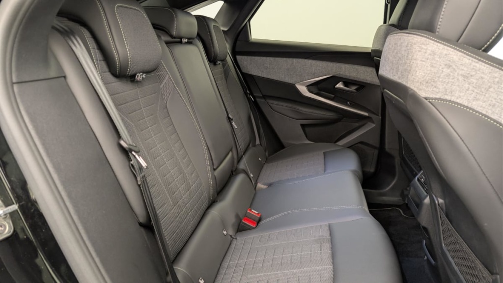 PEUGEOT 3008 Hybrid 145 e-DCS6 GT - ref: 1-378499 - Photo 10