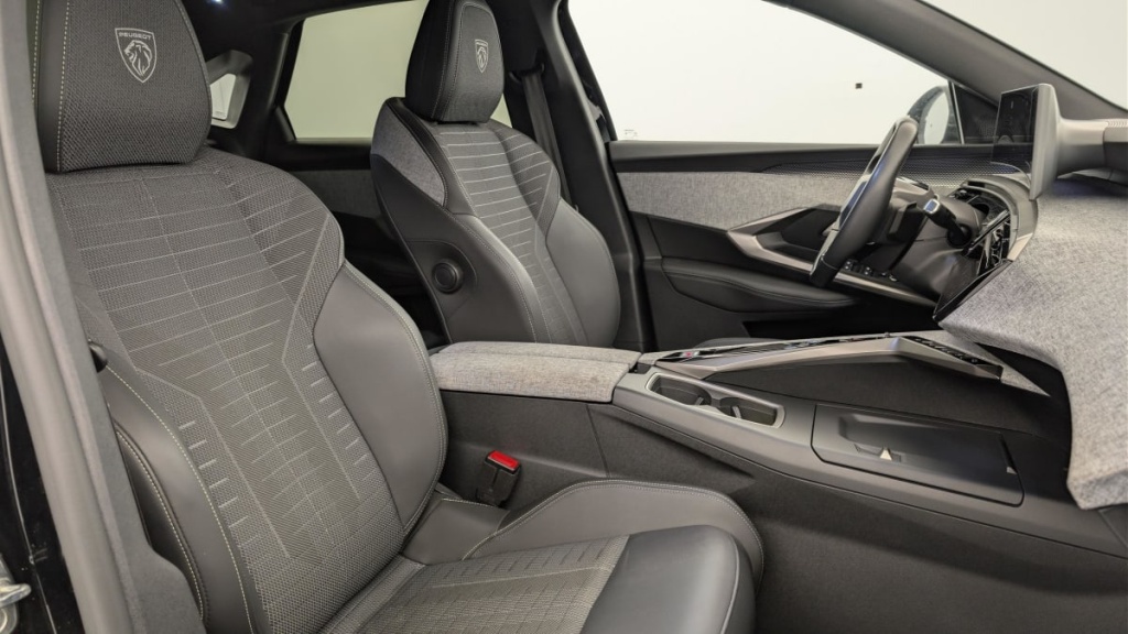 PEUGEOT 3008 Hybrid 145 e-DCS6 GT - ref: 1-378499 - Photo 9