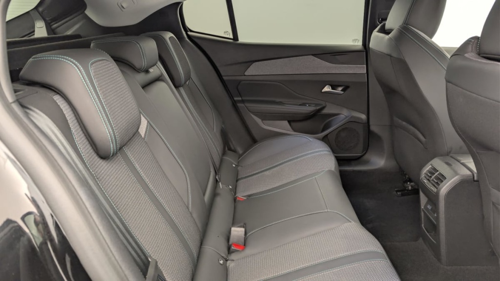 PEUGEOT 408 Hybrid 136 e-DCS6 Allure - ref: 1-378512 - Photo 10