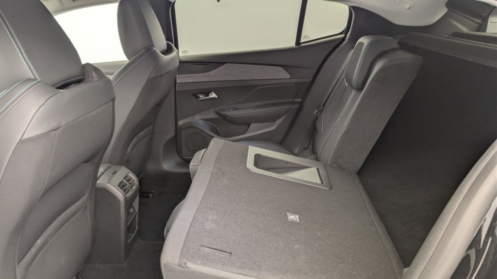 PEUGEOT 408 Hybrid 136 e-DCS6 Allure - ref: 1-378512 - Photo 12