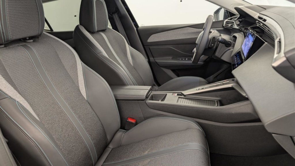 PEUGEOT 408 Hybrid 136 e-DCS6 Allure - ref: 1-378520 - Photo 9