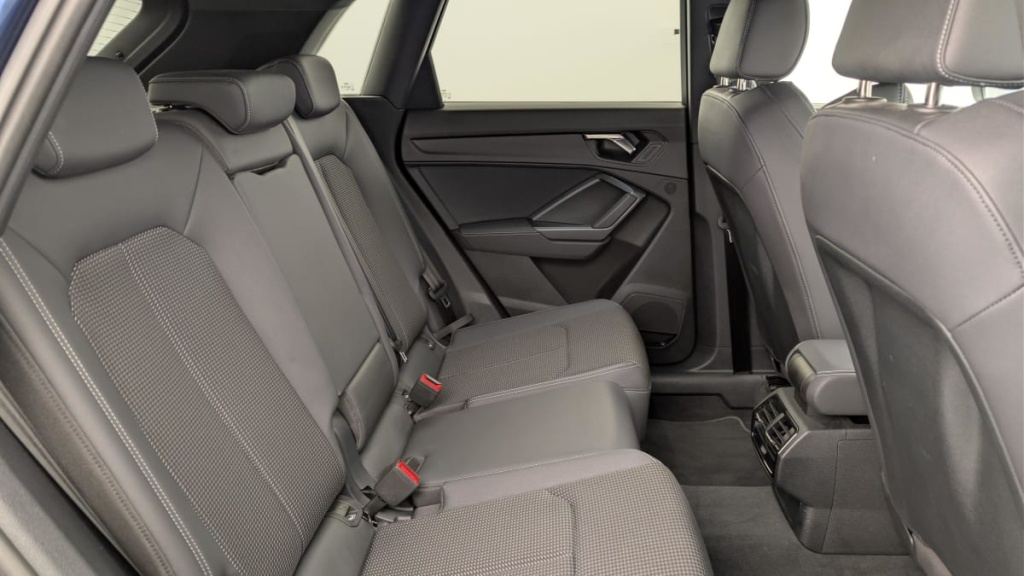 AUDI Q3 35 TDI 150 ch S tronic 7 Design - ref: 1-378592 - Photo 10