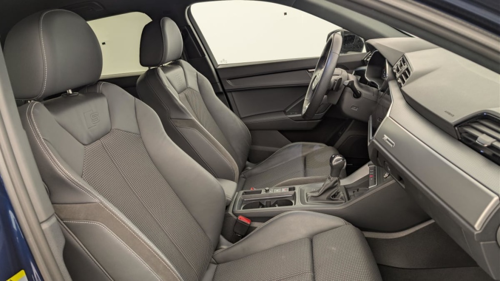 AUDI Q3 35 TDI 150 ch S tronic 7 Design - ref: 1-378592 - Photo 9