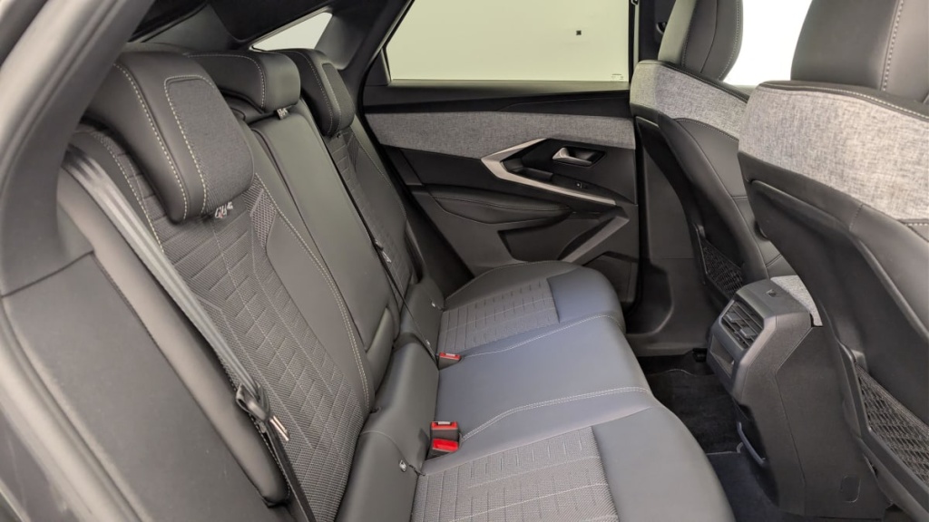 PEUGEOT 3008 Hybrid 145 e-DCS6 GT - ref: 1-378628 - Photo 10