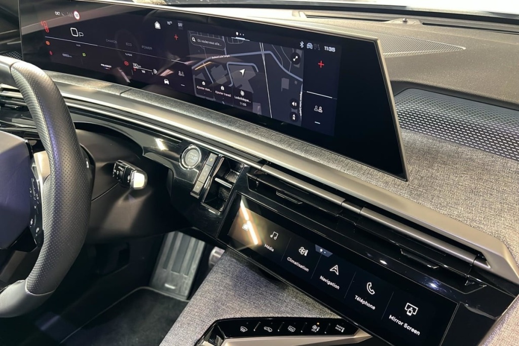 PEUGEOT 3008 Hybrid 145 e-DCS6 GT - ref: 1-378639 - Photo 17