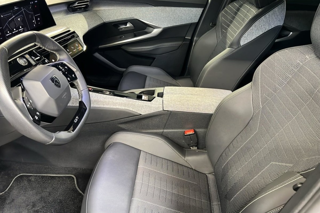 PEUGEOT 3008 Hybrid 145 e-DCS6 GT - ref: 1-378639 - Photo 9