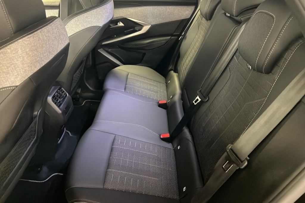 PEUGEOT 3008 Hybrid 145 e-DCS6 GT - ref: 1-378642 - Photo 10