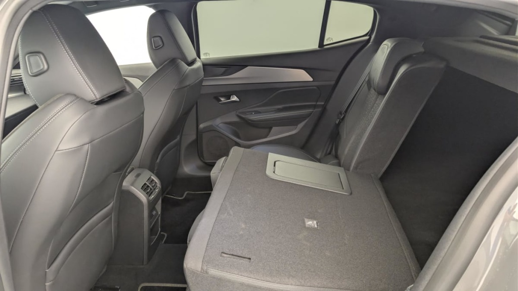 PEUGEOT 408 Hybrid 145 e-DCS6 GT - ref: 1-378857 - Photo 12