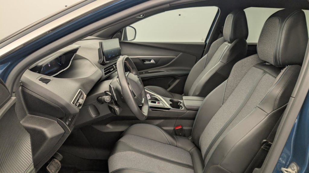 PEUGEOT 5008 BlueHDi 130ch S S EAT8 Allure Pack - ref: 1-378896 - Photo 16