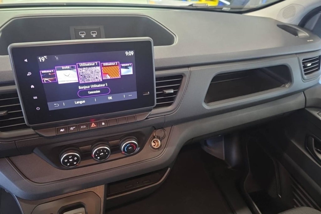 RENAULT Trafic BLUE DCI 150 L2H1 3T AUTO ADVANCE - ref: 1-379321 - Photo 17