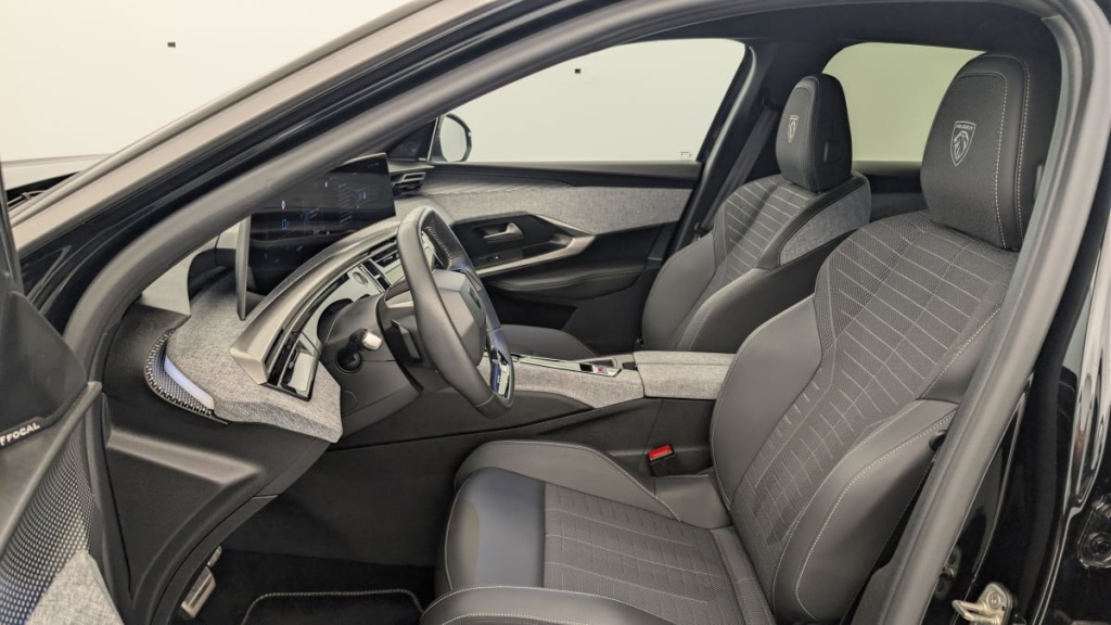 PEUGEOT 3008 Hybrid 145 e-DCS6 GT - ref: 1-379645 - Photo 16