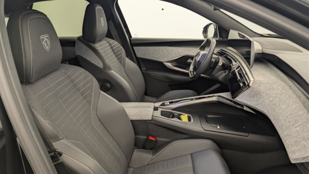 PEUGEOT 3008 Hybrid 145 e-DCS6 GT - ref: 1-379645 - Photo 9