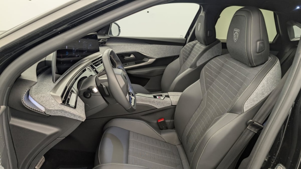 PEUGEOT 3008 Hybrid 145 e-DCS6 GT - ref: 1-379648 - Photo 16