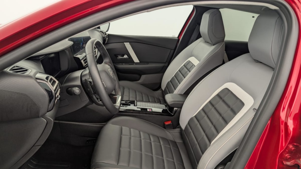 CITROEN C4 Hybride 145 e-DCS6 Max - ref: 1-379728 - Photo 16