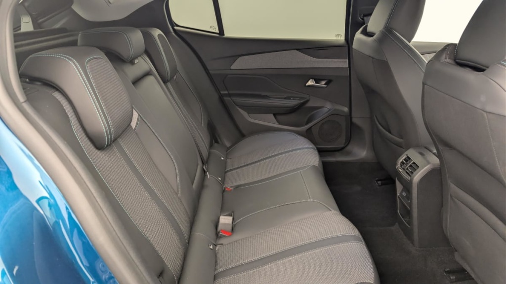 PEUGEOT 408 Hybrid 145 e-DCS6 Allure - ref: 1-379732 - Photo 10