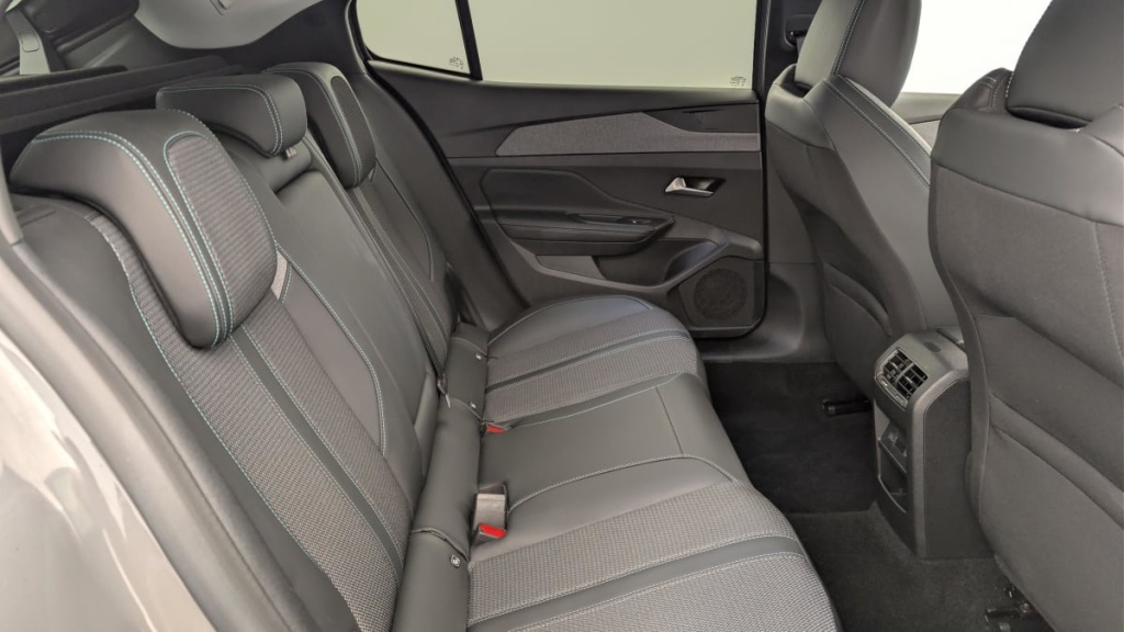 PEUGEOT 408 Hybrid 145 e-DCS6 Allure - ref: 1-379734 - Photo 10