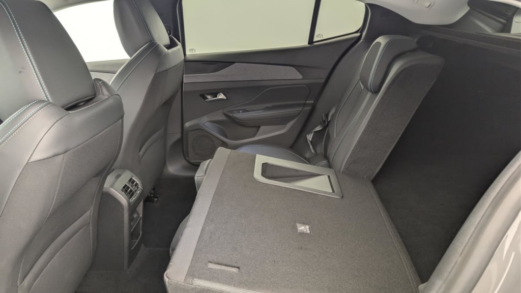 PEUGEOT 408 Hybrid 145 e-DCS6 Allure - ref: 1-379734 - Photo 12