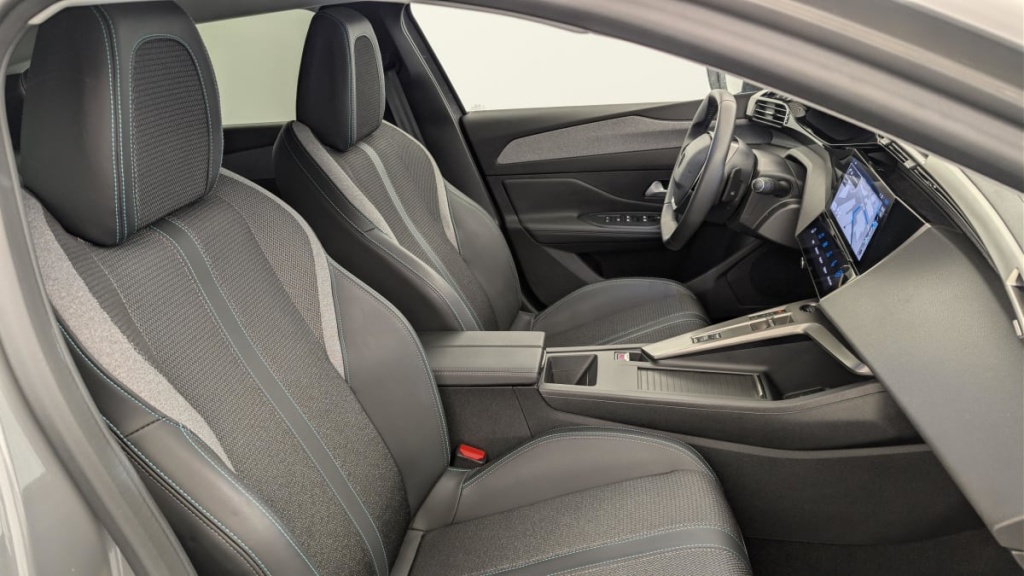 PEUGEOT 408 Hybrid 145 e-DCS6 Allure - ref: 1-379734 - Photo 9