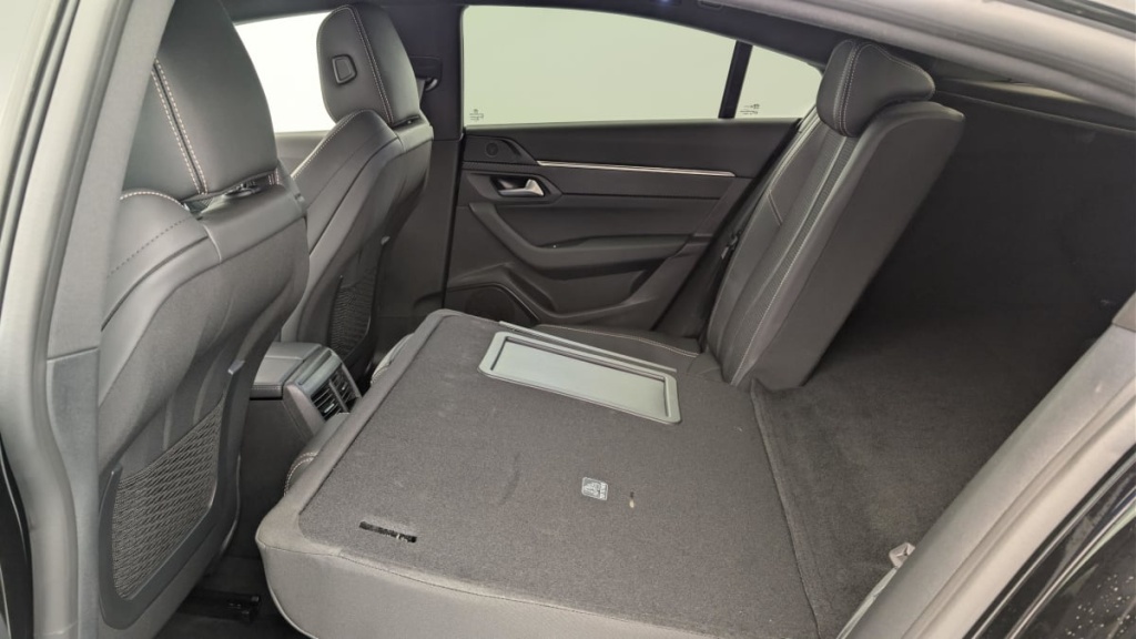 PEUGEOT 508 Hybrid 180 e-EAT8 Allure - ref: 1-379794 - Photo 12