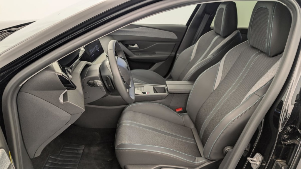 PEUGEOT 308 Hybrid 145 e-DCS6 Allure - ref: 1-379929 - Photo 16