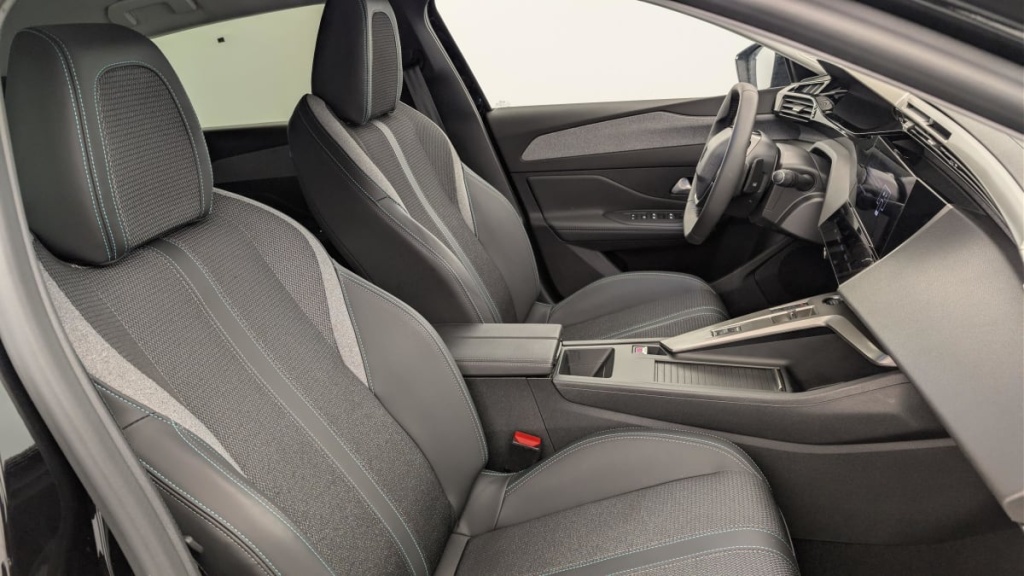 PEUGEOT 308 Hybrid 145 e-DCS6 Allure - ref: 1-379929 - Photo 9