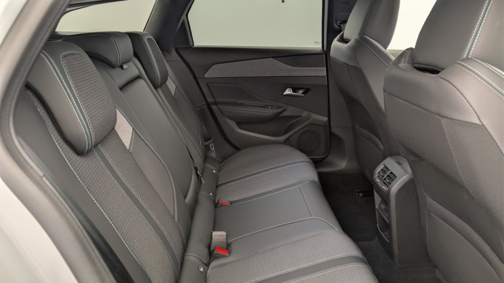 PEUGEOT 308 SW Hybrid 145 e-DCS6 Allure - ref: 1-379942 - Photo 10