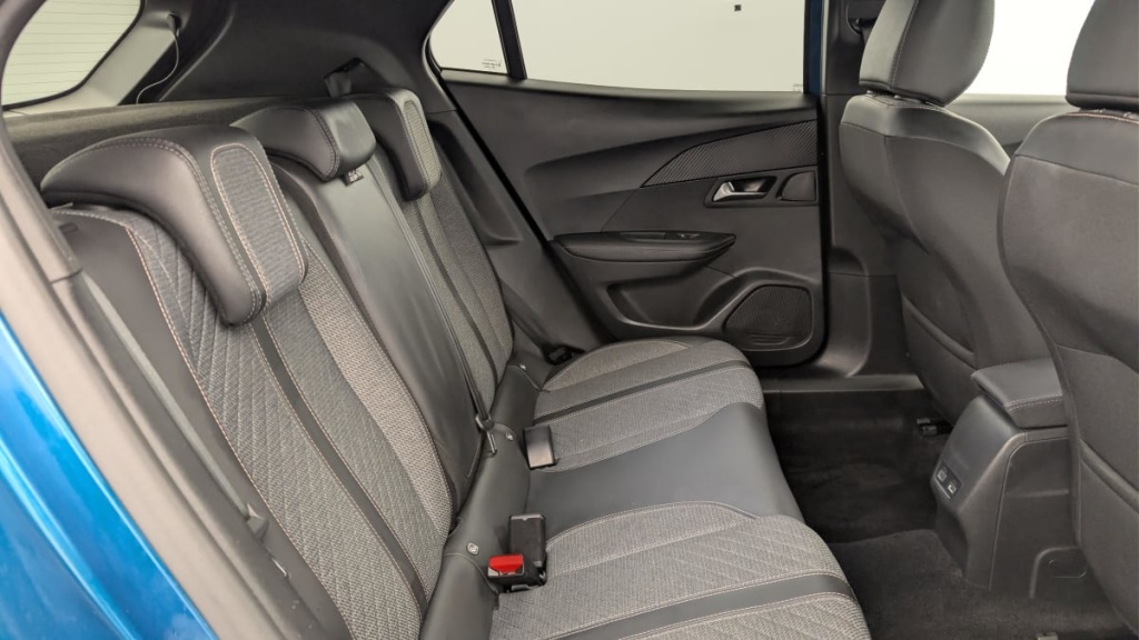 PEUGEOT 2008 Hybrid 145 e-DCS6 Allure - ref: 1-379947 - Photo 10