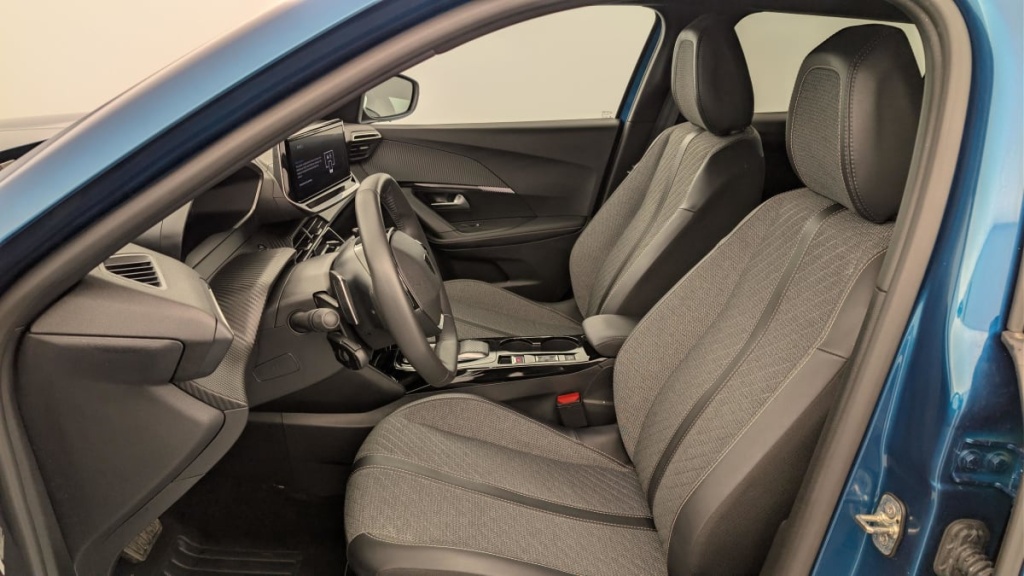 PEUGEOT 2008 Hybrid 145 e-DCS6 Allure - ref: 1-379947 - Photo 16