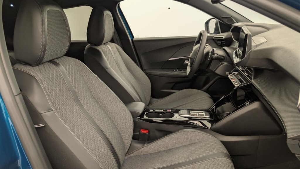 PEUGEOT 2008 Hybrid 145 e-DCS6 Allure - ref: 1-379947 - Photo 9