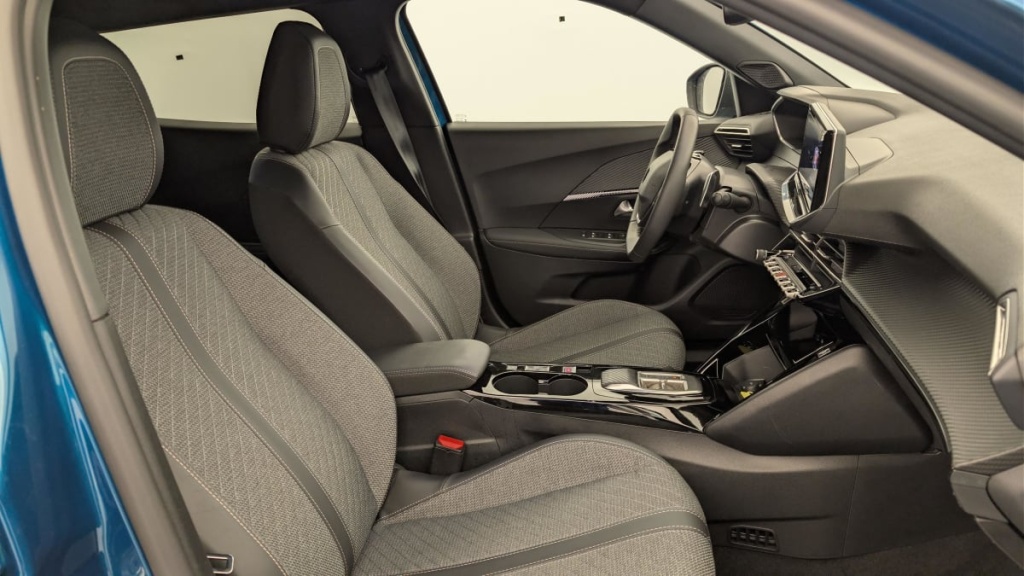 PEUGEOT 2008 Hybrid 145 e-DCS6 Allure - ref: 1-379969 - Photo 9