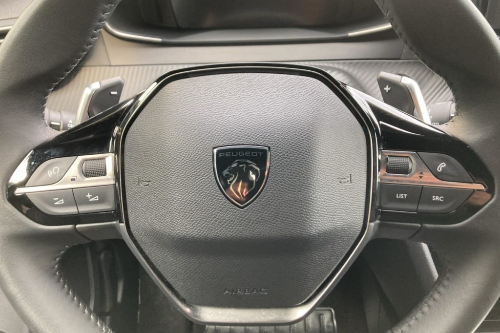 PEUGEOT 2008 Hybrid 145 e-DCS6 Allure - ref: 1-379970 - Photo 15