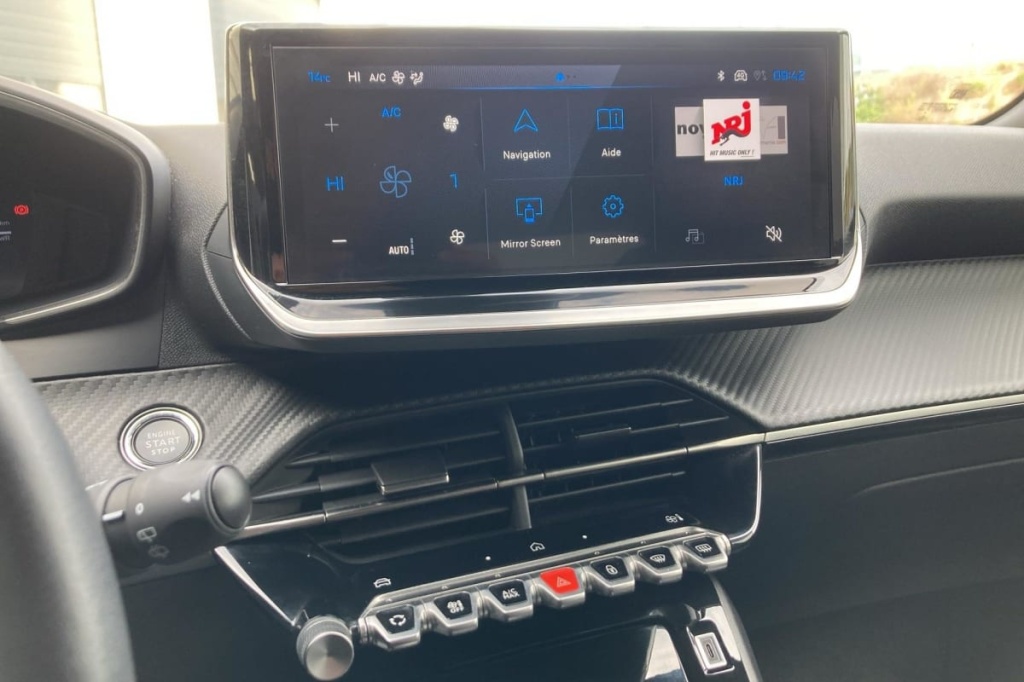 PEUGEOT 2008 Hybrid 145 e-DCS6 Allure - ref: 1-379970 - Photo 16