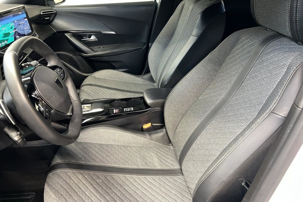 PEUGEOT 2008 Hybrid 145 e-DCS6 Allure - ref: 1-379980 - Photo 9