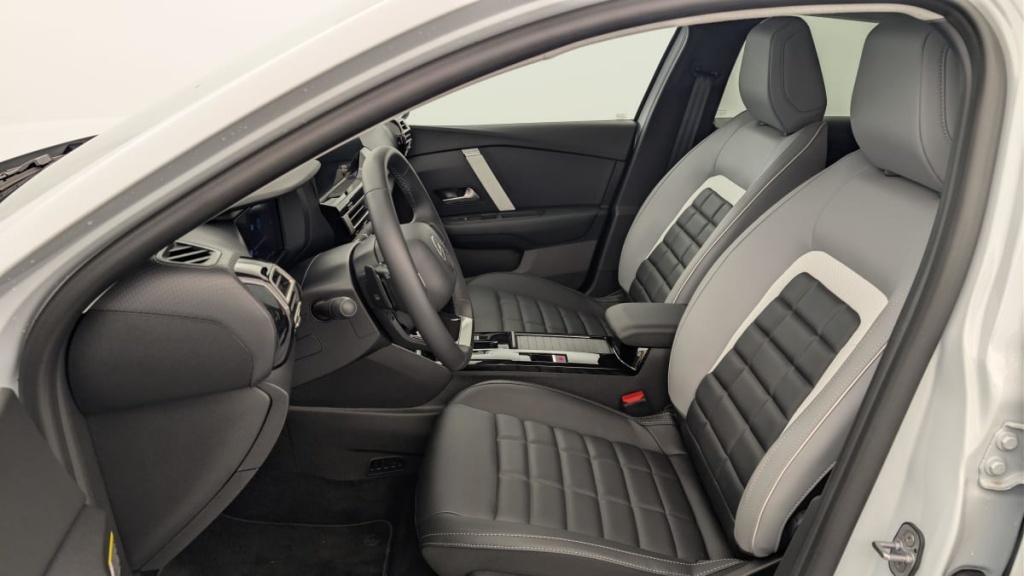 CITROEN C4 Hybride 145 e-DCS6 Max - ref: 1-381315 - Photo 16