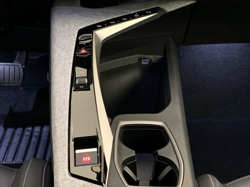 PEUGEOT 3008 Hybrid 145 e-DCS6 Allure - ref: 1-381337 - Photo 16