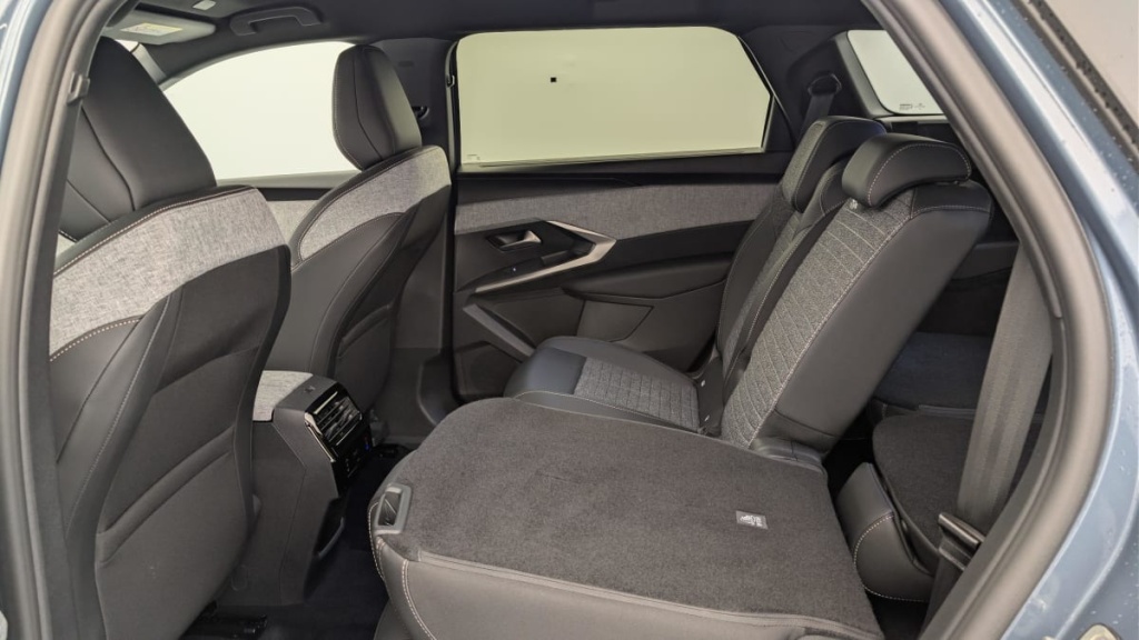 PEUGEOT 5008 HYBRID 145 CH E-DCS6 ALLURE - ref: 1-382333 - Photo 12