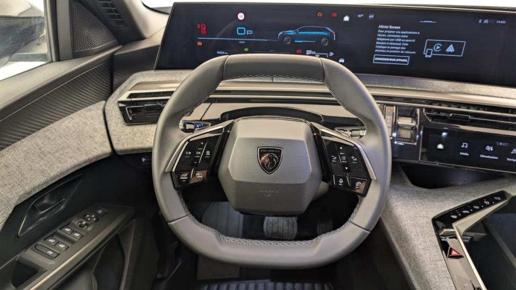 PEUGEOT 5008 HYBRID 145 CH E-DCS6 ALLURE - ref: 1-382333 - Photo 14