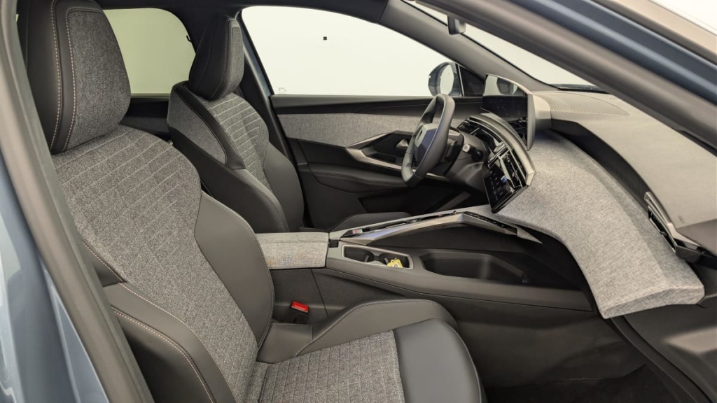 PEUGEOT 5008 HYBRID 145 CH E-DCS6 ALLURE - ref: 1-382333 - Photo 9