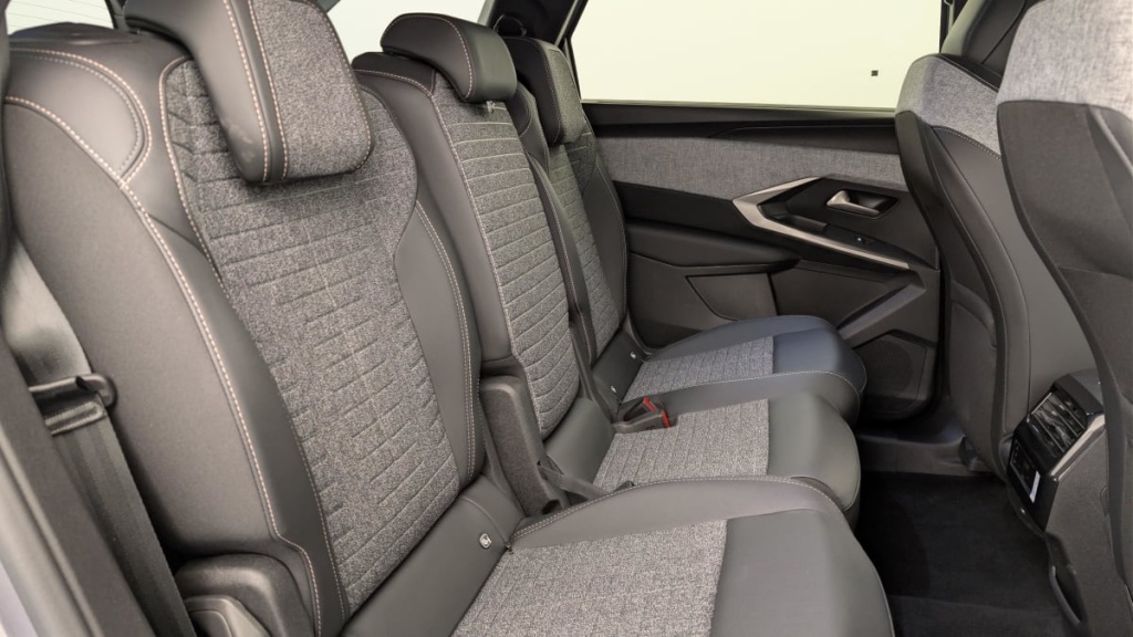 PEUGEOT 5008 HYBRID 145 CH E-DCS6 ALLURE - ref: 1-382334 - Photo 10