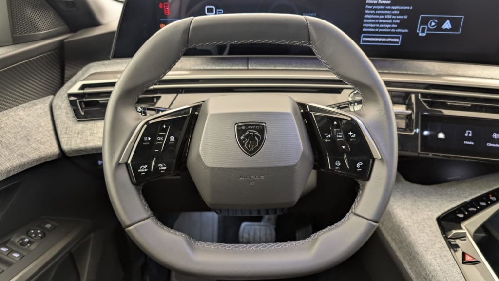 PEUGEOT 5008 HYBRID 145 CH E-DCS6 ALLURE - ref: 1-382334 - Photo 14