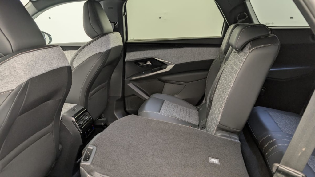 PEUGEOT 5008 HYBRID 145 CH E-DCS6 ALLURE - ref: 1-382335 - Photo 12