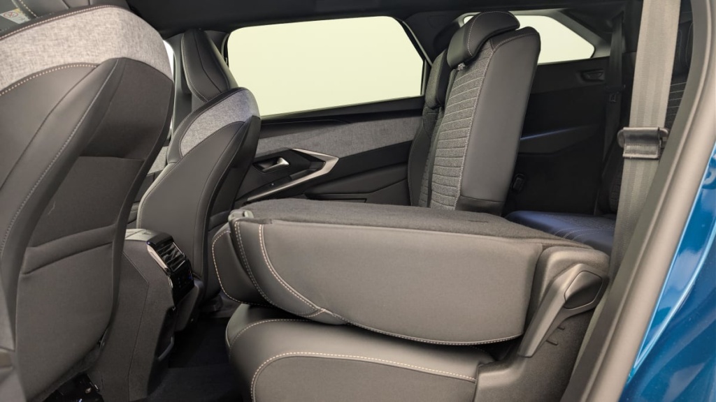 PEUGEOT 5008 HYBRID 145 CH E-DCS6 ALLURE - ref: 1-382338 - Photo 12