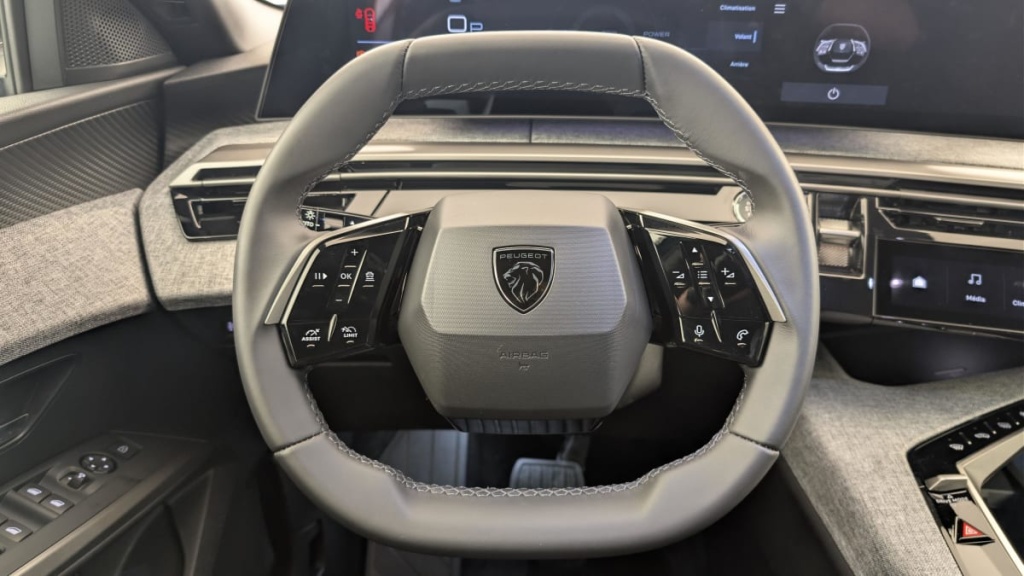 PEUGEOT 5008 HYBRID 145 CH E-DCS6 ALLURE - ref: 1-382338 - Photo 14