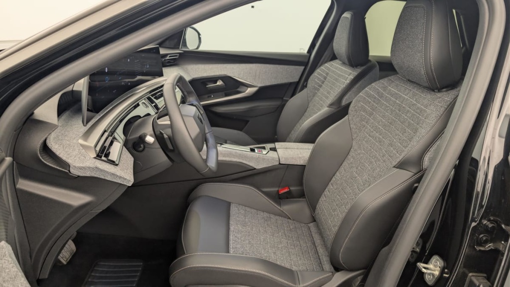 PEUGEOT 3008 Hybrid 145 e-DCS6 Allure - ref: 1-382503 - Photo 16