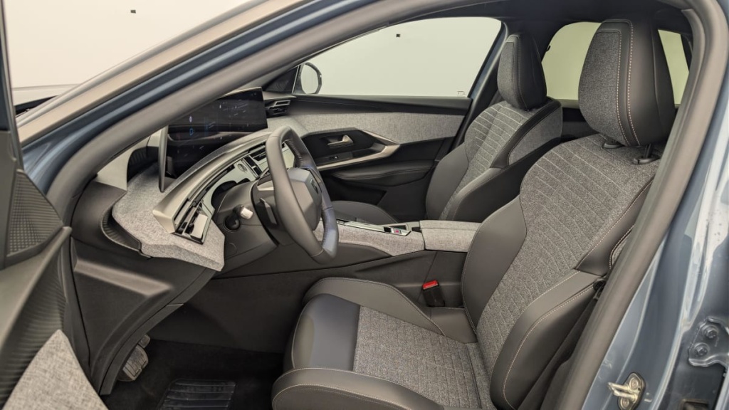 PEUGEOT 3008 Hybrid 145 e-DCS6 Allure - ref: 1-382505 - Photo 16