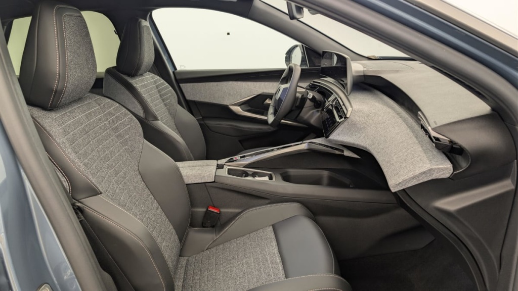 PEUGEOT 3008 Hybrid 145 e-DCS6 Allure - ref: 1-382505 - Photo 9